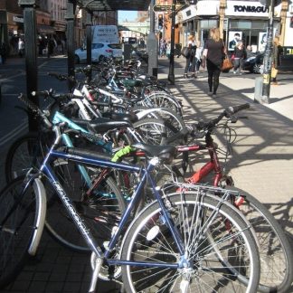 Bicicleta urbana aro 700 com bagageiro